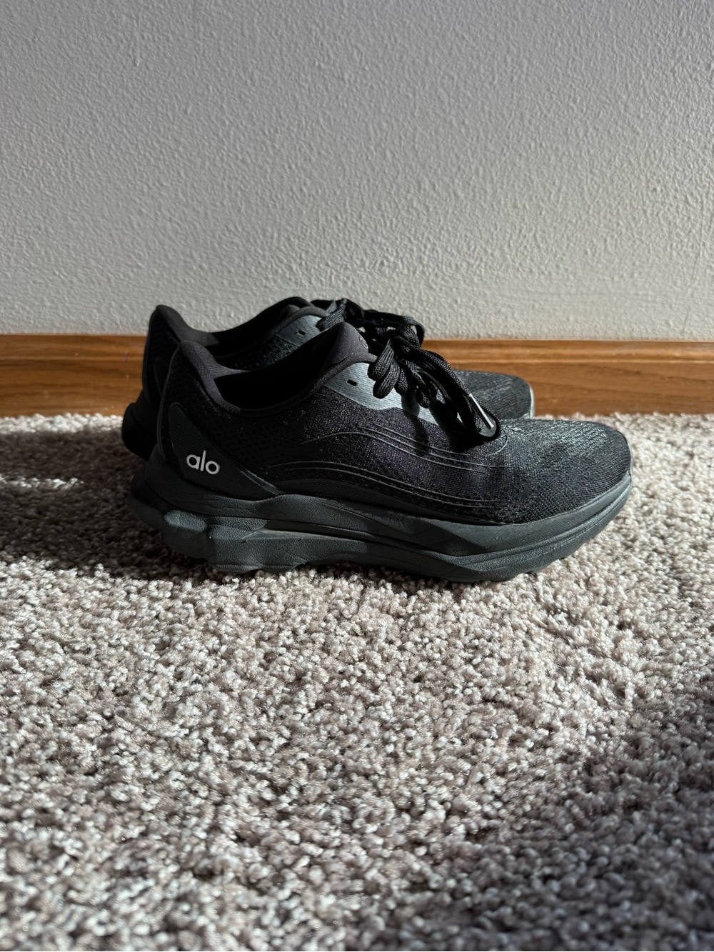 ALO Runner Sneakers - Picture 5 of 10